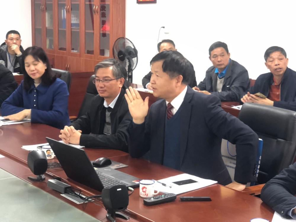 3到訪名校長(zhǎng)、專家黃新古校長(zhǎng)（前排右一）、于偉就校長(zhǎng)（左一）.jpg